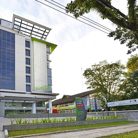 Whiz Prime Hotel Khatib Sulaiman Padang Экстерьер фото