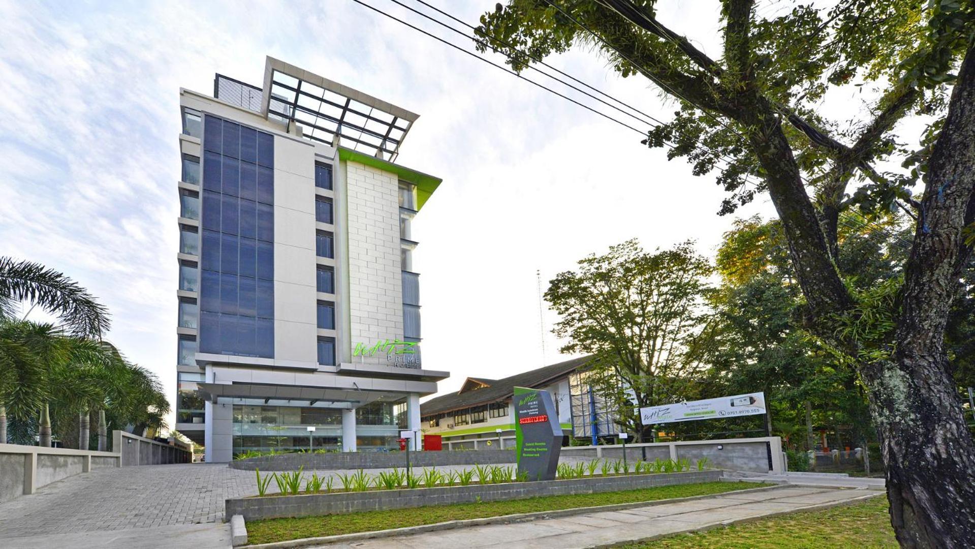 Whiz Prime Hotel Khatib Sulaiman Padang Экстерьер фото