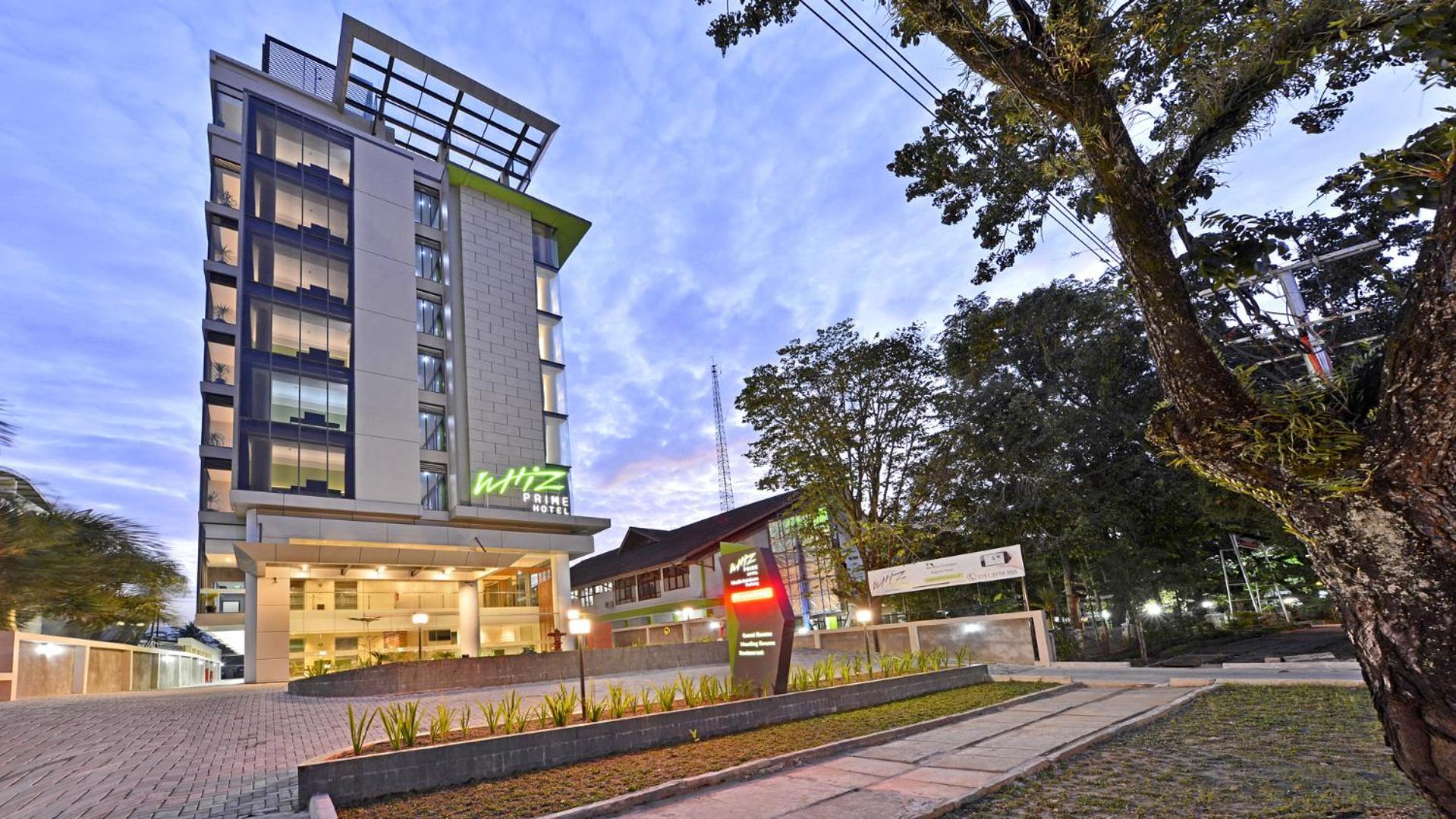 Whiz Prime Hotel Khatib Sulaiman Padang Экстерьер фото