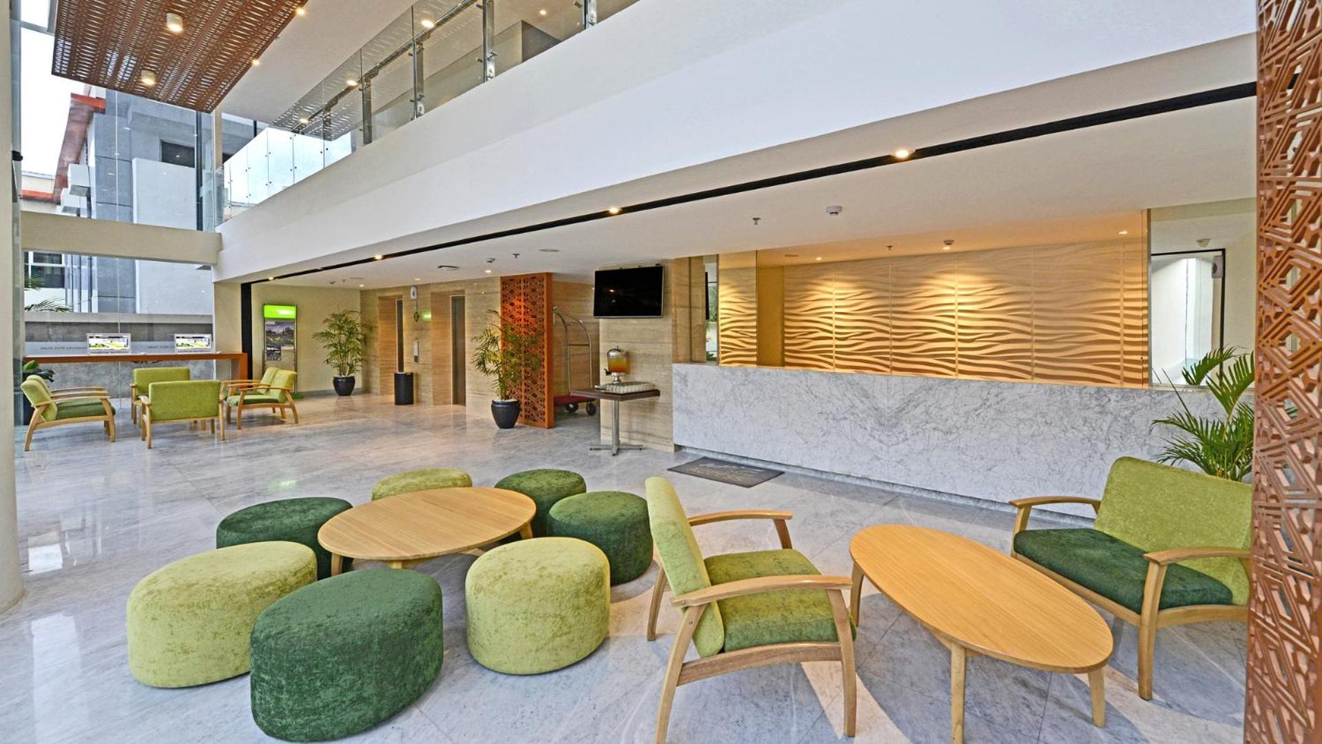 Whiz Prime Hotel Khatib Sulaiman Padang Экстерьер фото
