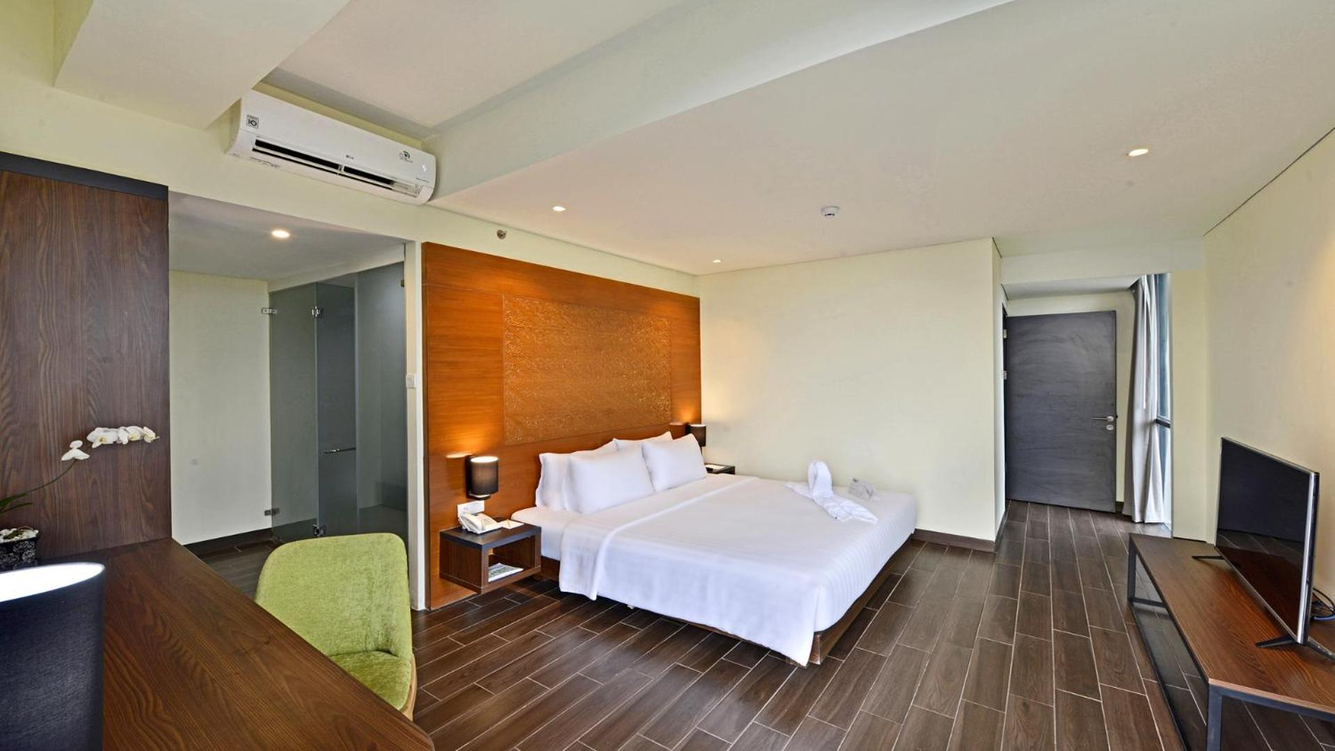 Whiz Prime Hotel Khatib Sulaiman Padang Экстерьер фото