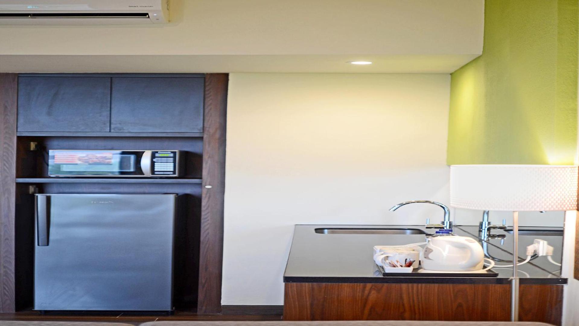Whiz Prime Hotel Khatib Sulaiman Padang Экстерьер фото