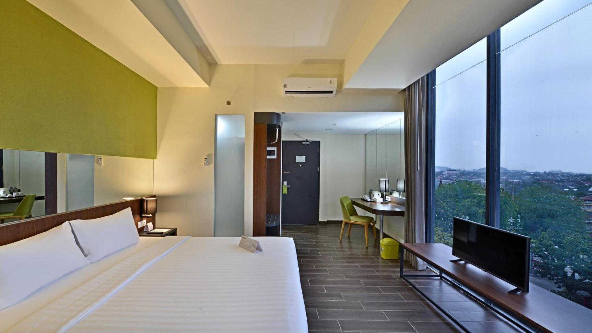 Whiz Prime Hotel Khatib Sulaiman Padang Экстерьер фото