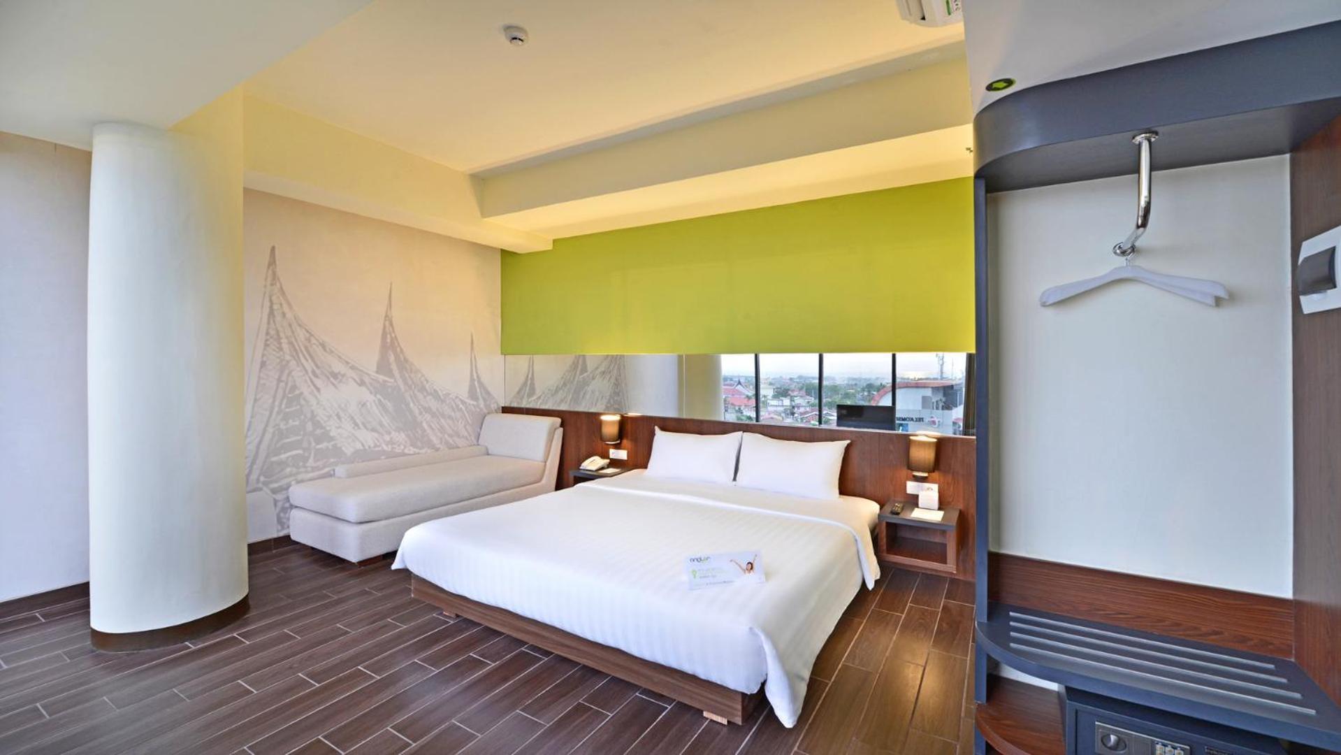 Whiz Prime Hotel Khatib Sulaiman Padang Экстерьер фото