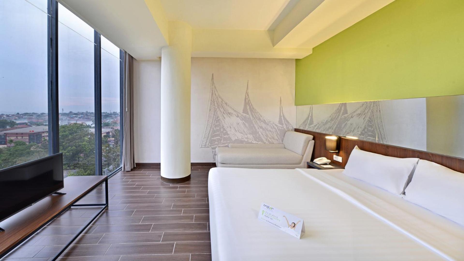Whiz Prime Hotel Khatib Sulaiman Padang Экстерьер фото