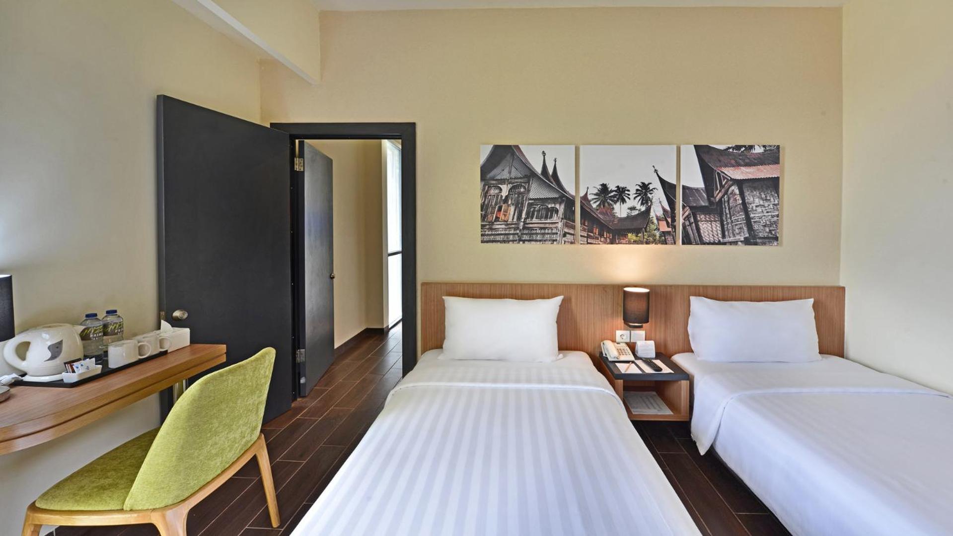Whiz Prime Hotel Khatib Sulaiman Padang Экстерьер фото