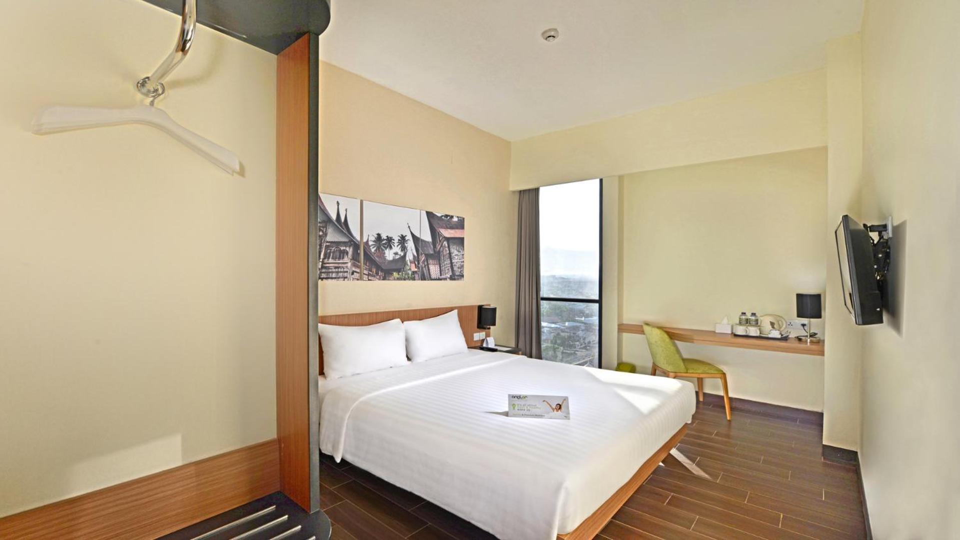 Whiz Prime Hotel Khatib Sulaiman Padang Экстерьер фото