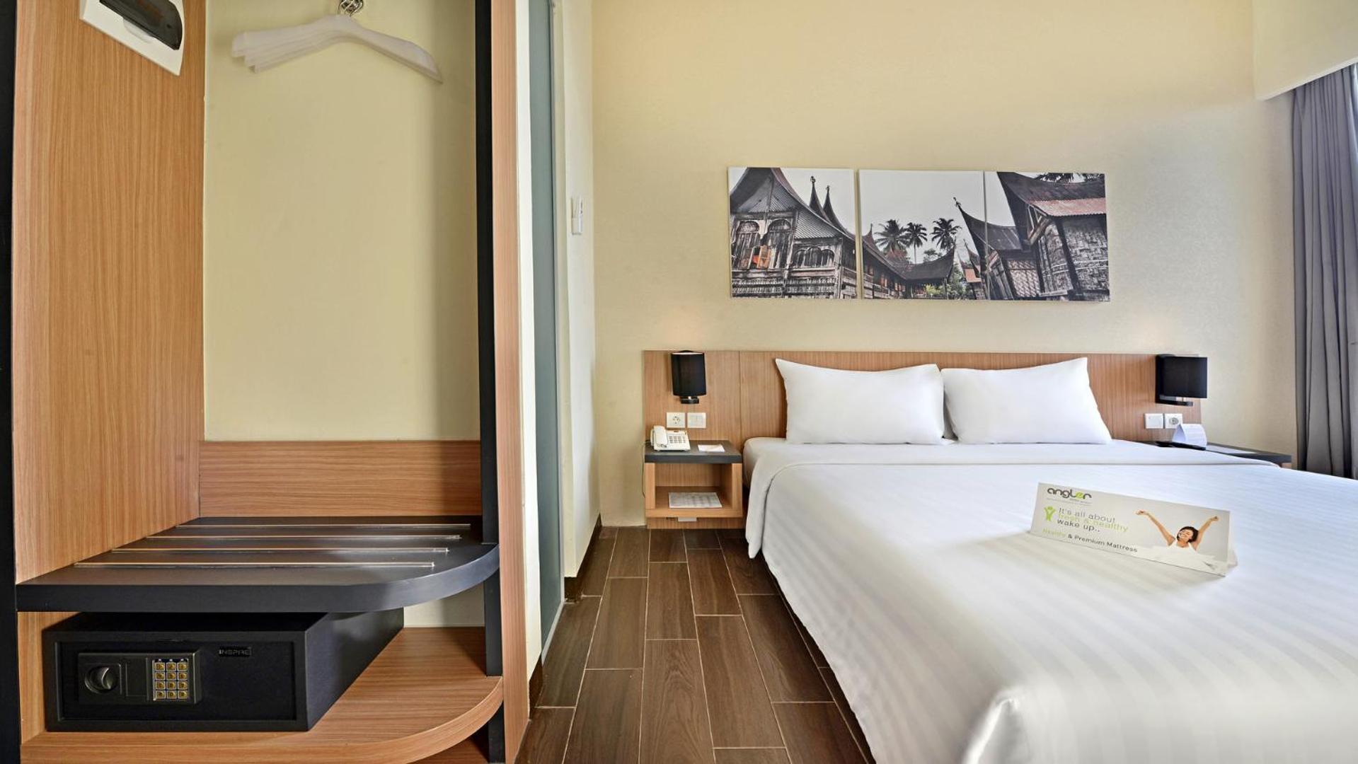 Whiz Prime Hotel Khatib Sulaiman Padang Экстерьер фото