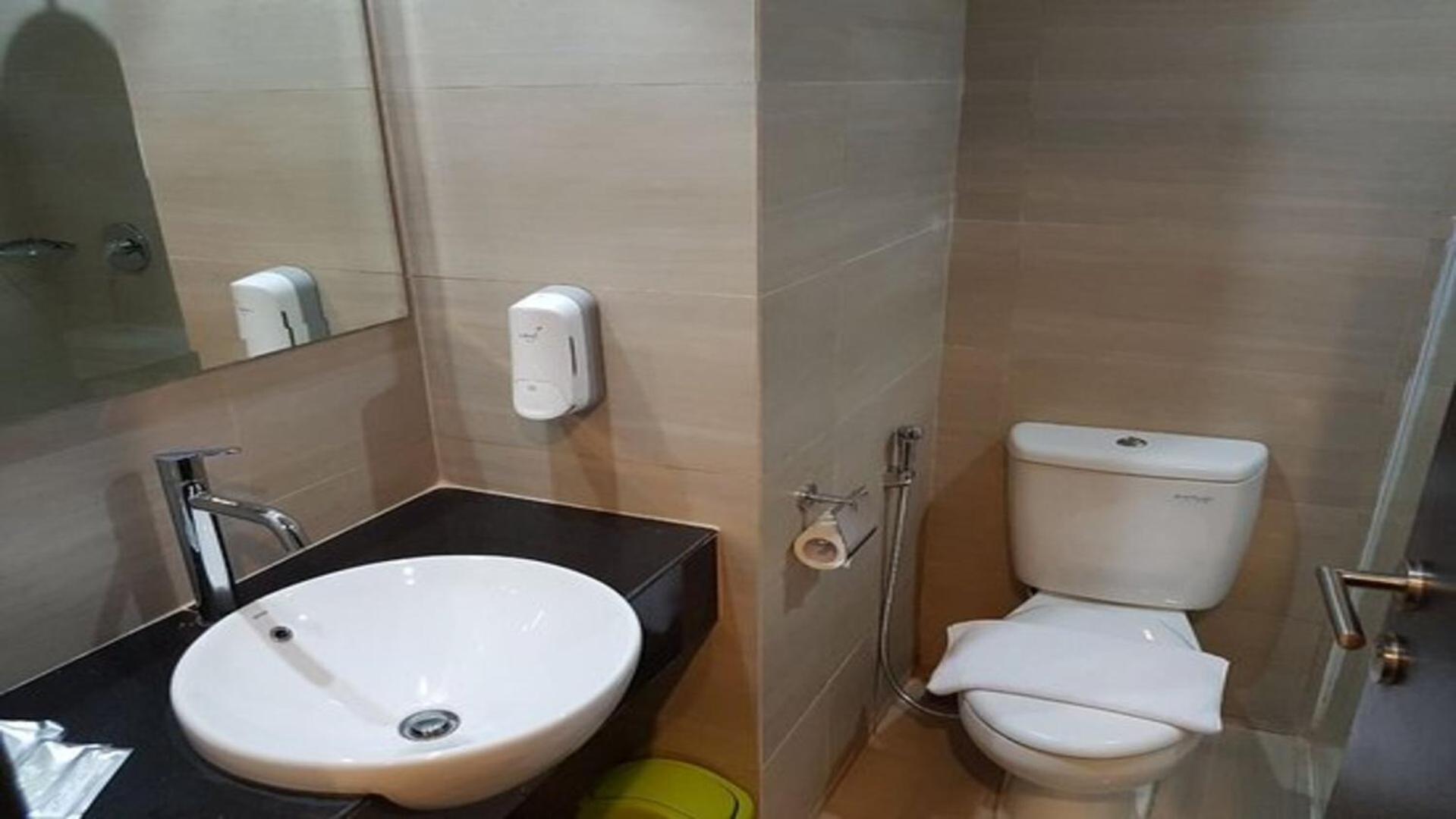 Whiz Prime Hotel Khatib Sulaiman Padang Экстерьер фото